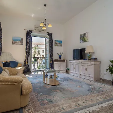 Ll Gatto Pizzo City Center With Wonderful Sea Views Apartman