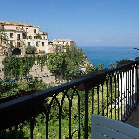Ll Gatto Pizzo City Center With Wonderful Sea Views Apartman